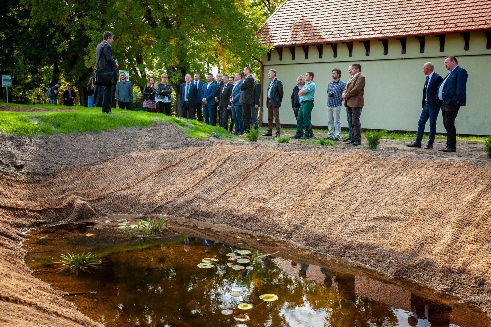 bugacpusztahaza-termeszetkozeli-szennyviztisztito-atadasa